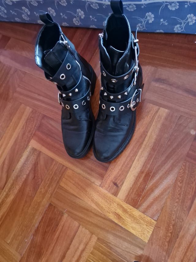botines negros 1 vez usados  .algo negociable 