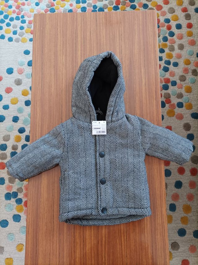 Cappotto da bambino nuovo di zecca mai indossato