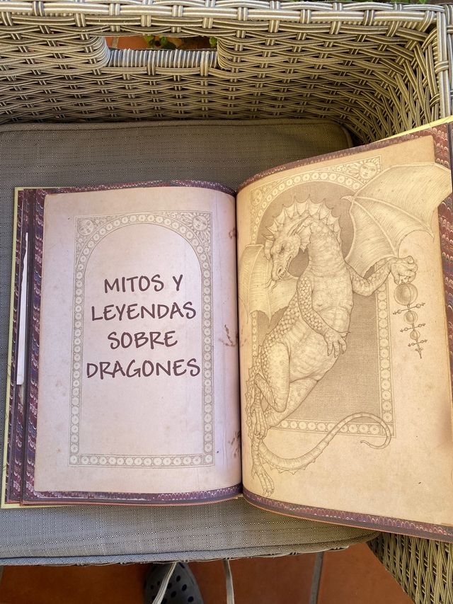 Libro, dragones, mitos y leyendas sin usar