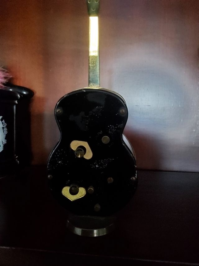 Reloj despertador  de cuerda años 40-50. Swiza