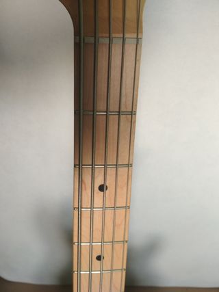 Bajo Sterling 5 cuerdas. Venta en persona.