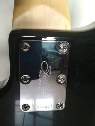 Bajo Sterling 5 cuerdas. Venta en persona.
