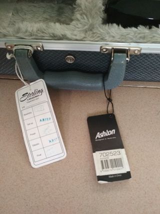 Bajo Sterling 5 cuerdas. Venta en persona.