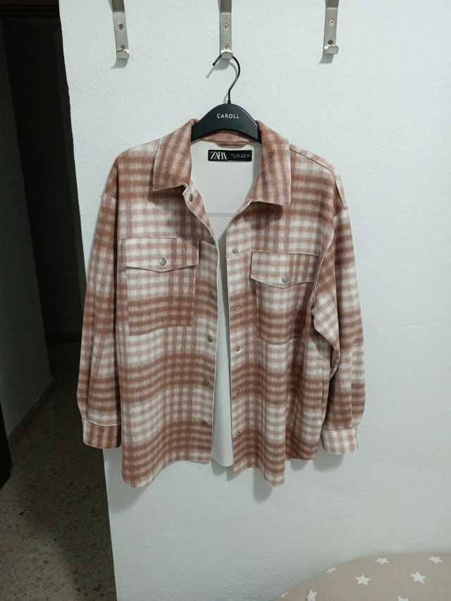 Sobrecamisa de cuadros de Zara
