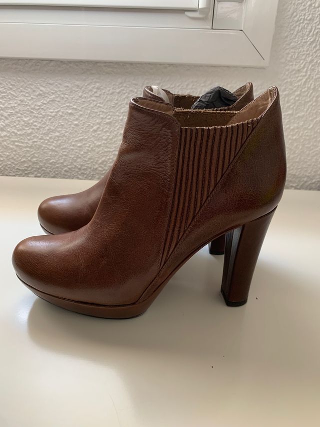 Botín marrón UNISA