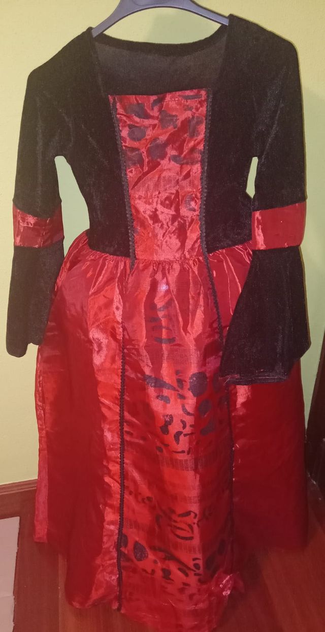 Costume medievale in rosso taglia 7 - 9