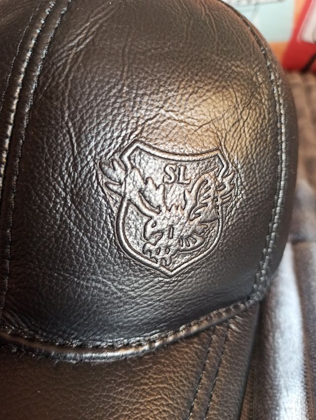 Gorra color negro piel vacuno auténtica