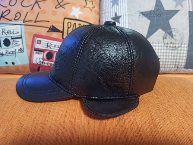 Gorra color negro piel vacuno auténtica