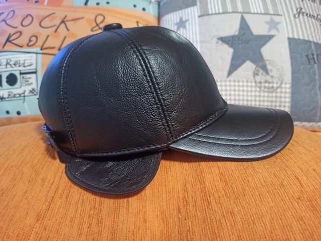 Gorra color negro piel vacuno auténtica