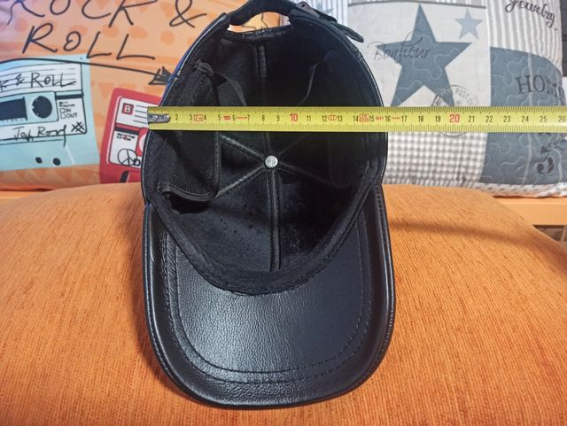 Gorra color negro piel vacuno auténtica