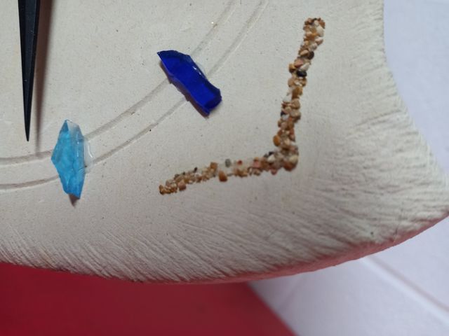 Originale orologio da parete in pietra e vetro