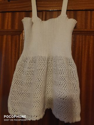 Top d punto calado o camisetilla con tirantes.Usad