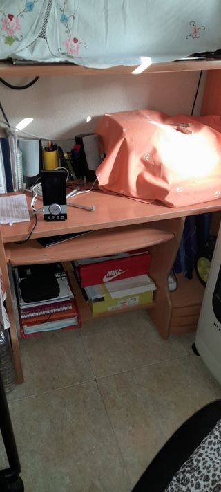 escritorio grande de 1m , buena calidad y buen est