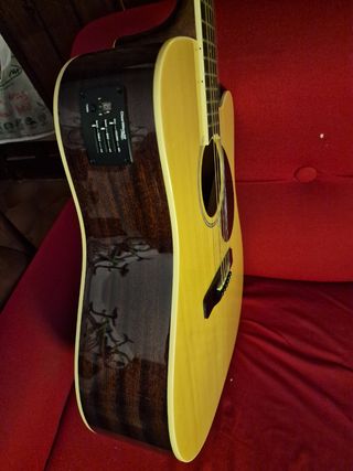 Guitarra Electroacústica - SE VA A LA MEJOR OFERTA