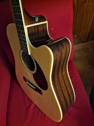 Guitarra Electroacústica - SE VA A LA MEJOR OFERTA