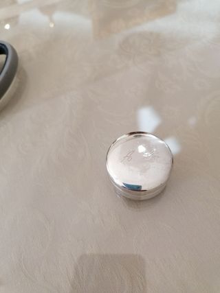 pastillero bañado en plata.