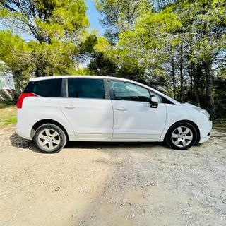 Peugeot 5008 2015