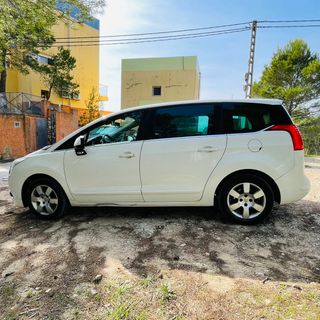 Peugeot 5008 2015