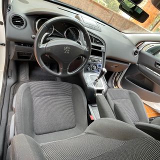 Peugeot 5008 2015