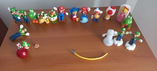 Varios muñecos Super Mario