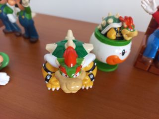 Varios muñecos Super Mario