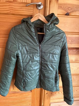 Cazadora tipo plumas Berska