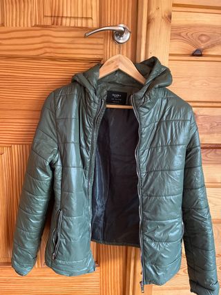 Cazadora tipo plumas Berska