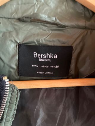 Cazadora tipo plumas Berska