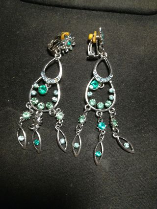 Bigiotteria, orecchini con pendenti