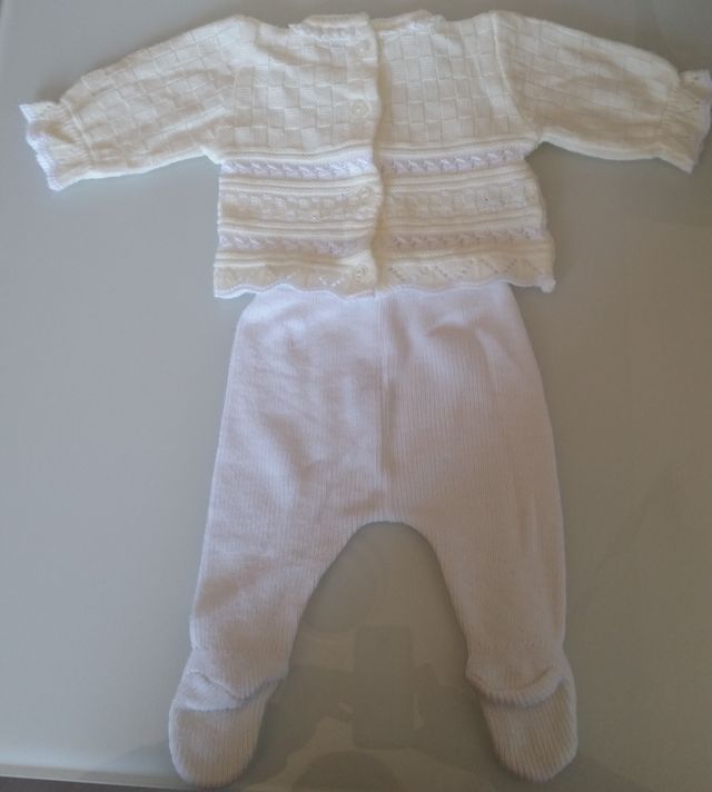 CHAQUETA Y POLAINAS TALLA 3 MESES.