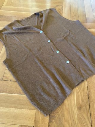 CHALECO DE PUNTO MARRÓN