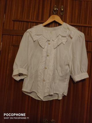 BLUSA,CAMISA T. 42 vale a  M y L. CUELLO PRECIOSOu