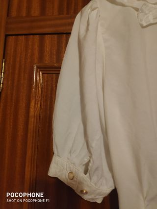 BLUSA,CAMISA T. 42 vale a  M y L. CUELLO PRECIOSOu