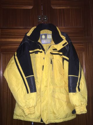  CHUPA Y PANTALÓN DE NIEVE PARA ESQUIAR.