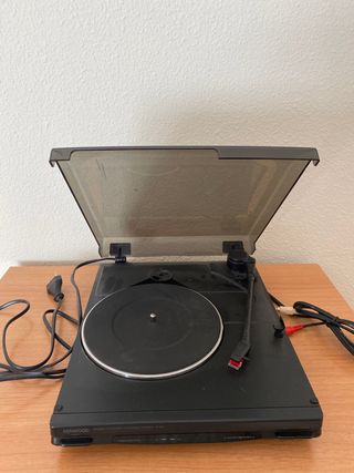 Tocadiscos kenwood con vinilos 