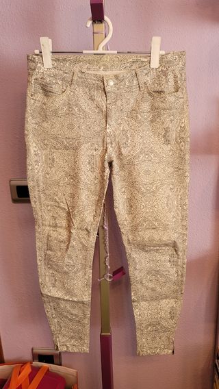 Pantalon blanco estampado paisley Zara