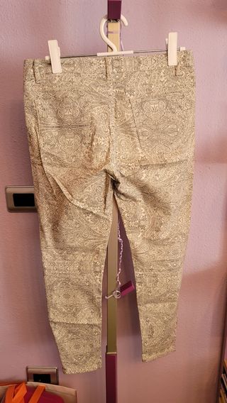 Pantalon blanco estampado paisley Zara