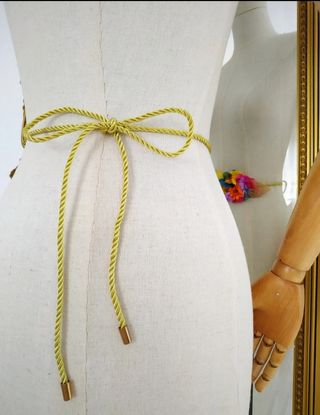 Cinturón de flores para fiesta.