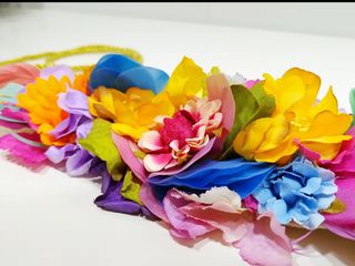 Cinturón de flores para fiesta.