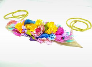 Cinturón de flores para fiesta.
