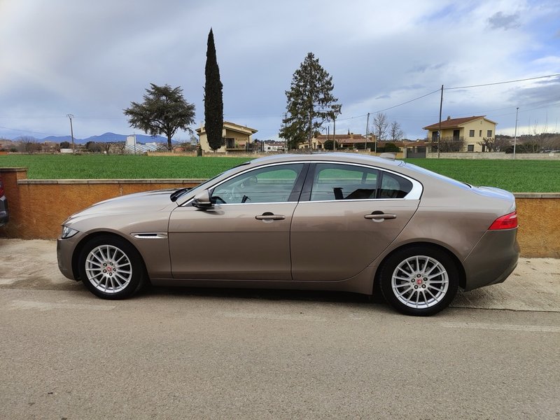 Jaguar XE 2016 - foto 1