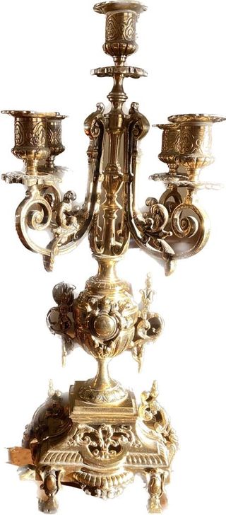 Reloj y candelabros