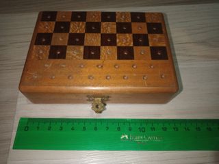 ANTIGUO AJEDREZ DE BOLSILLO, ARTESANO DE MADERA..