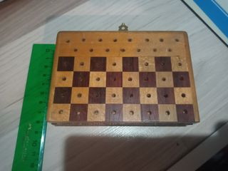 ANTIGUO AJEDREZ DE BOLSILLO, ARTESANO DE MADERA..