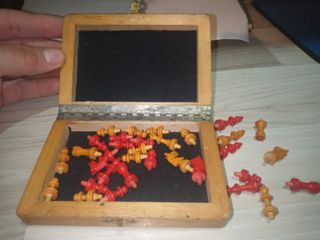 ANTIGUO AJEDREZ DE BOLSILLO, ARTESANO DE MADERA..