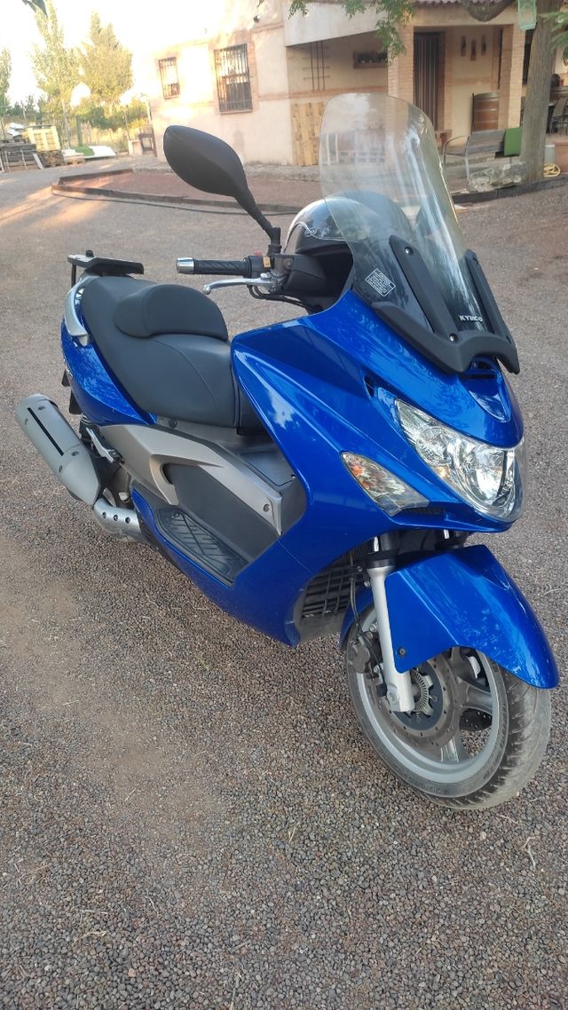 Moto Kymco Xcintig 250 i.