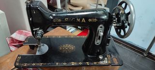 Máquina de coser SIGMA antigua