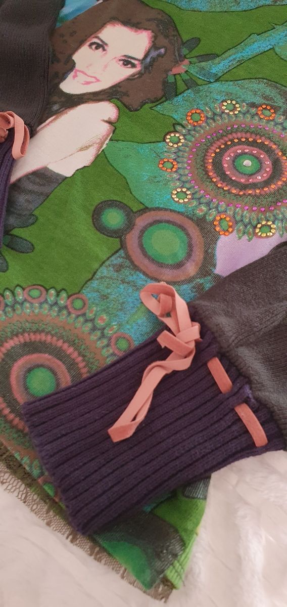 🧶 Jersey de DESIGUAL. estampado verde rosa XS