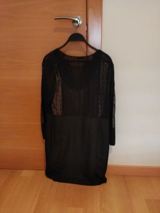 Elegante vestido negro.