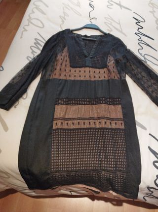 Elegante vestido negro.